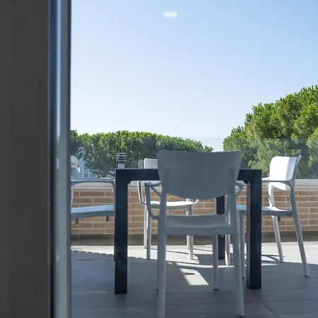 Leomare Aparthotel 4*