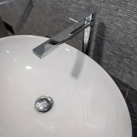 Leomare Aparthotel 4*