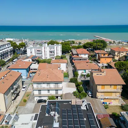 Leomare Aparthotel 4*