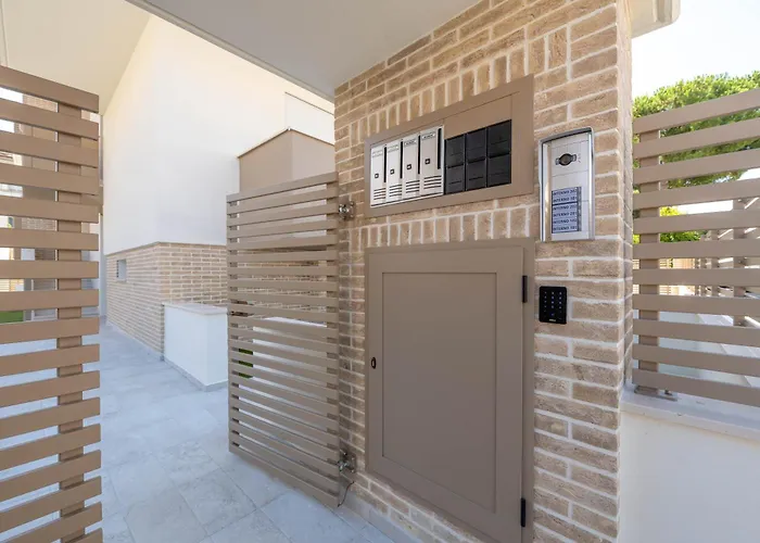 Leomare アパートホテル 4*