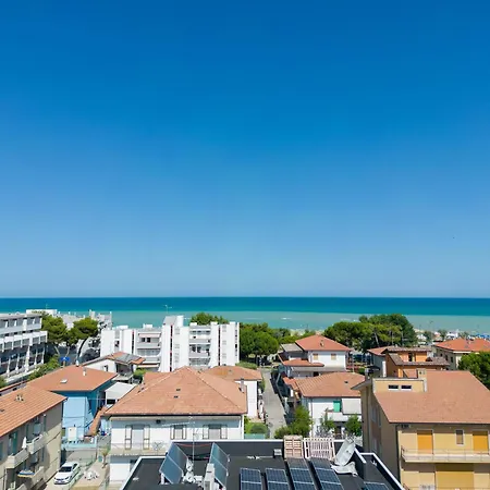 Leomare Aparthotel 4*