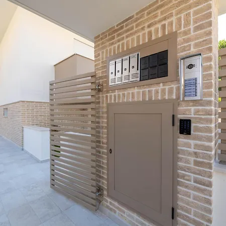 Leomare Aparthotel 4*