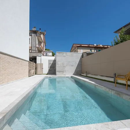 Leomare Aparthotel 4*