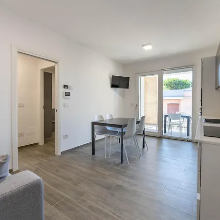 Leomare Aparthotel 4*