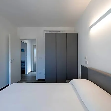 Aparthotel Leomare