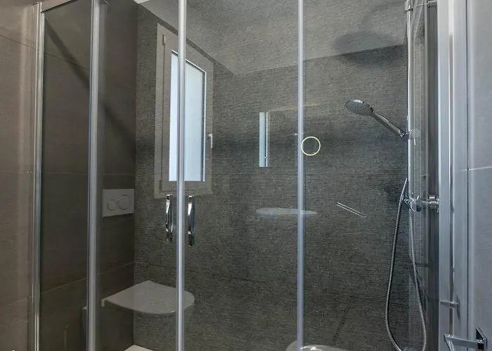 Leomare מלון דירות 4*