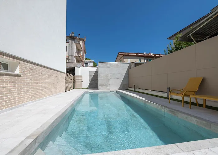 Leomare מלון דירות 4*