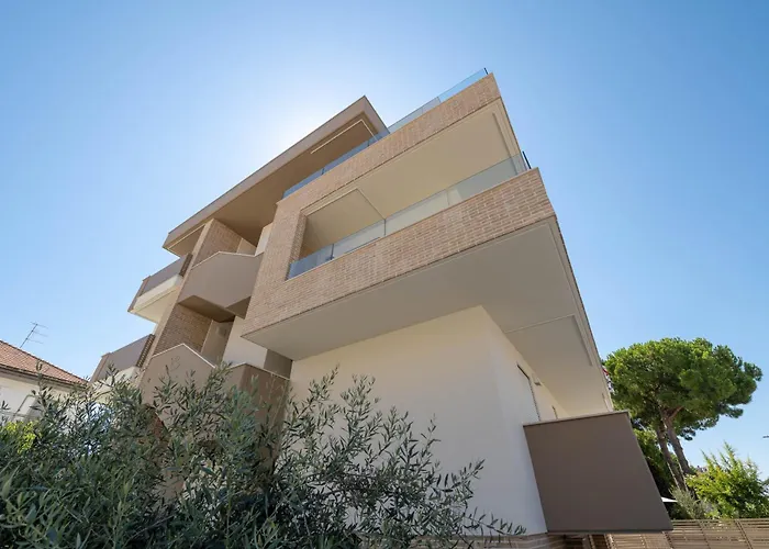 Leomare מלון דירות 4*