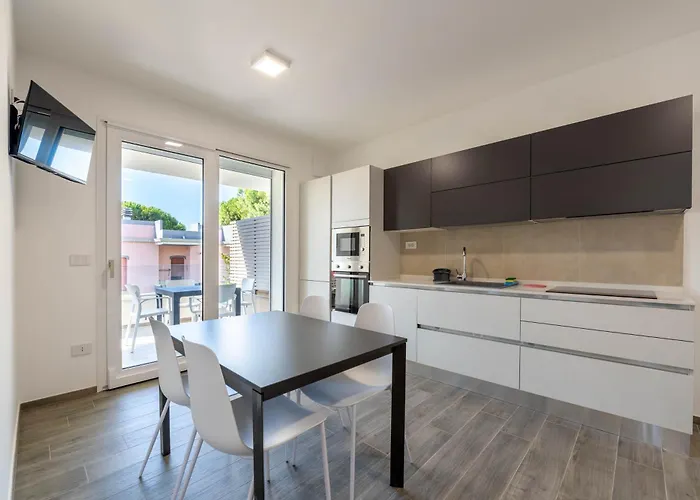 Leomare מלון דירות 4*