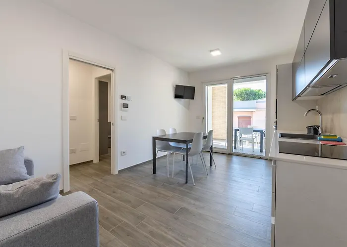 Leomare מלון דירות 4*